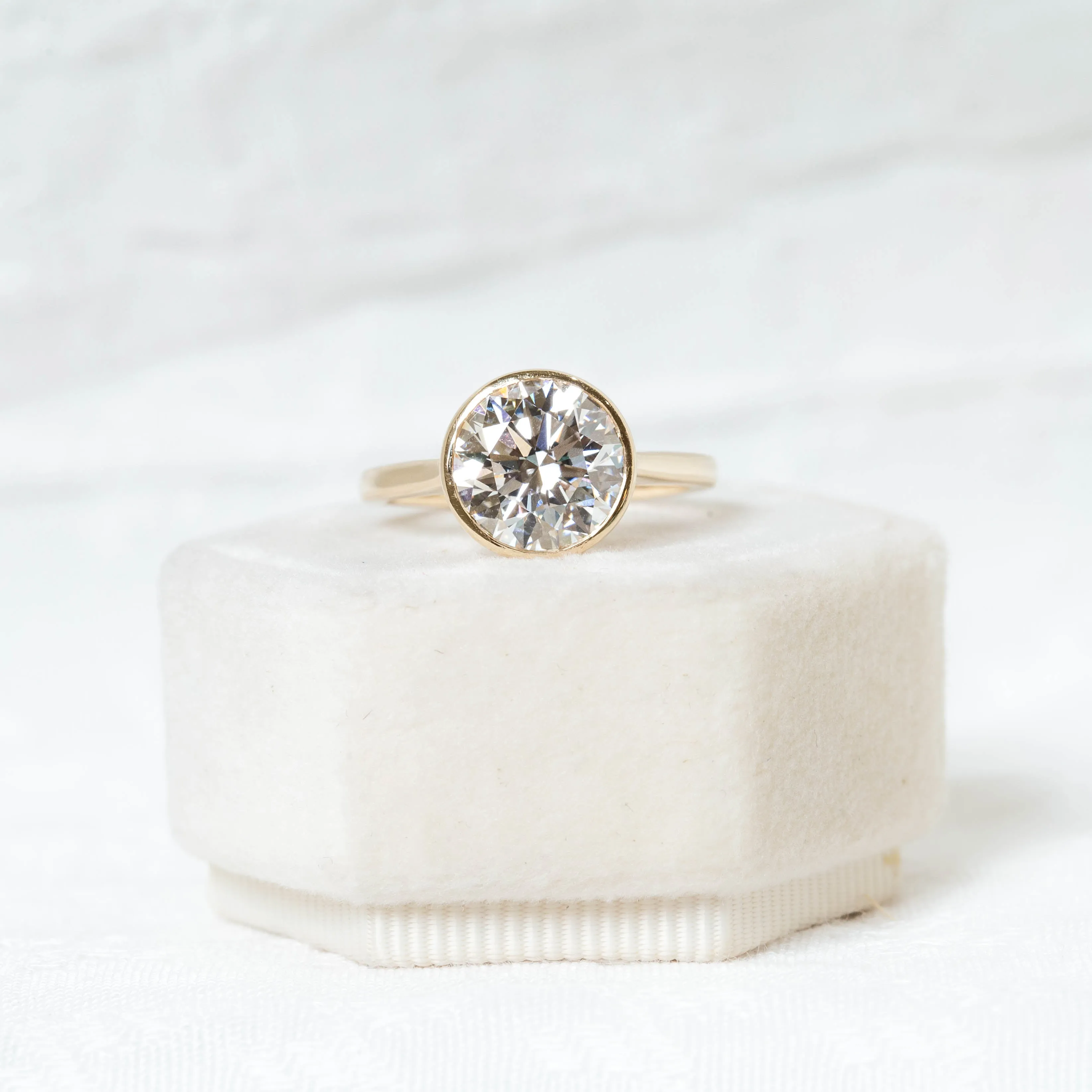 14ky Round Bezel Cathedral Diamond Ring