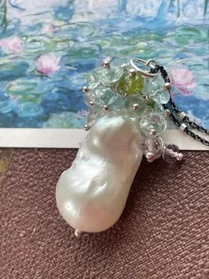Baroque Pearl Cluster Pendant "Waterlilies"