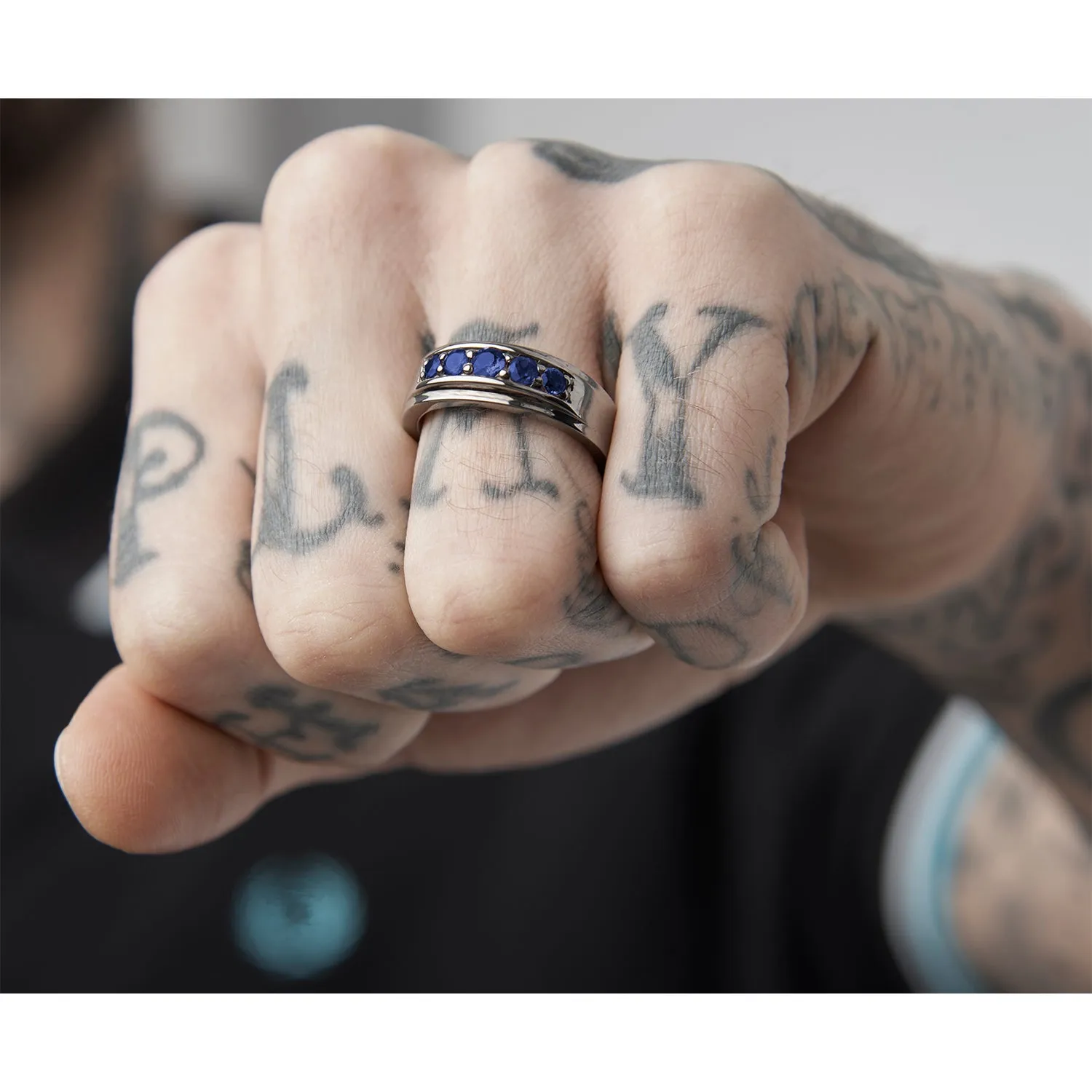 Blackened Silver Graduado Ring Blue Sapphires