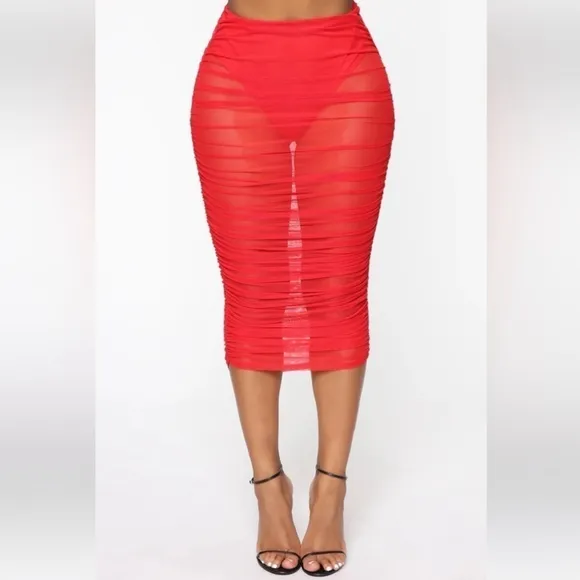🆕Fashion Nova - Out and about ruched skirt