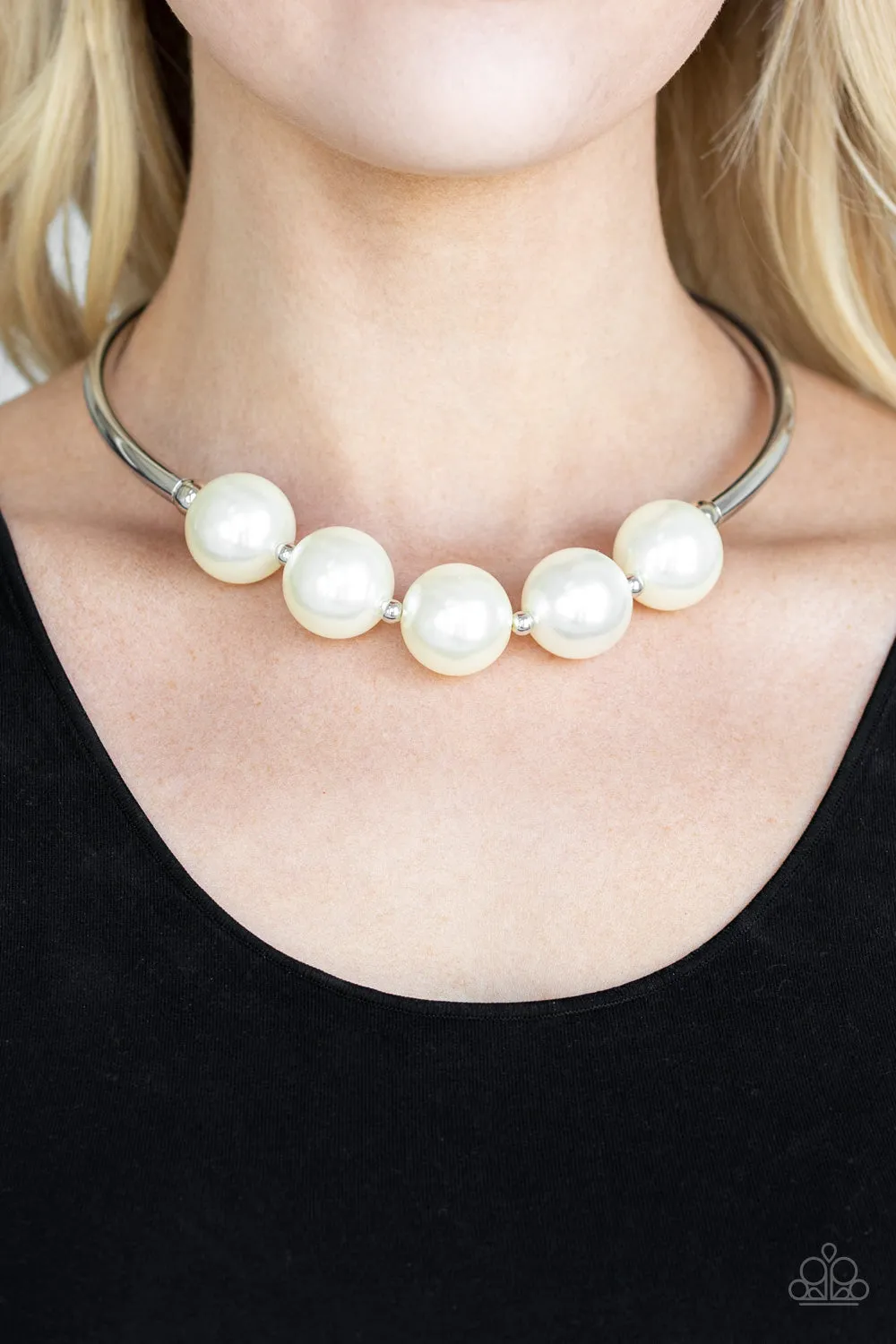 Paparazzi - Welcome To Wall Street - White Pearl Necklace