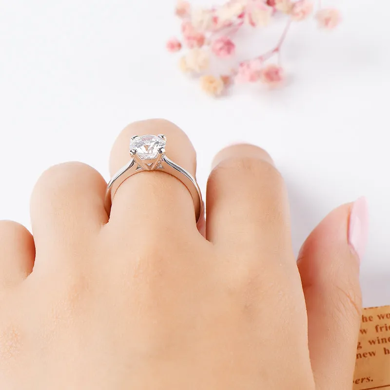 Round Cut Moissanite Diamond Ring