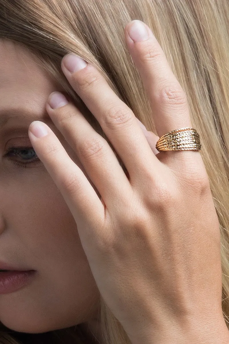 Twisted metal multi layered adjustable ring