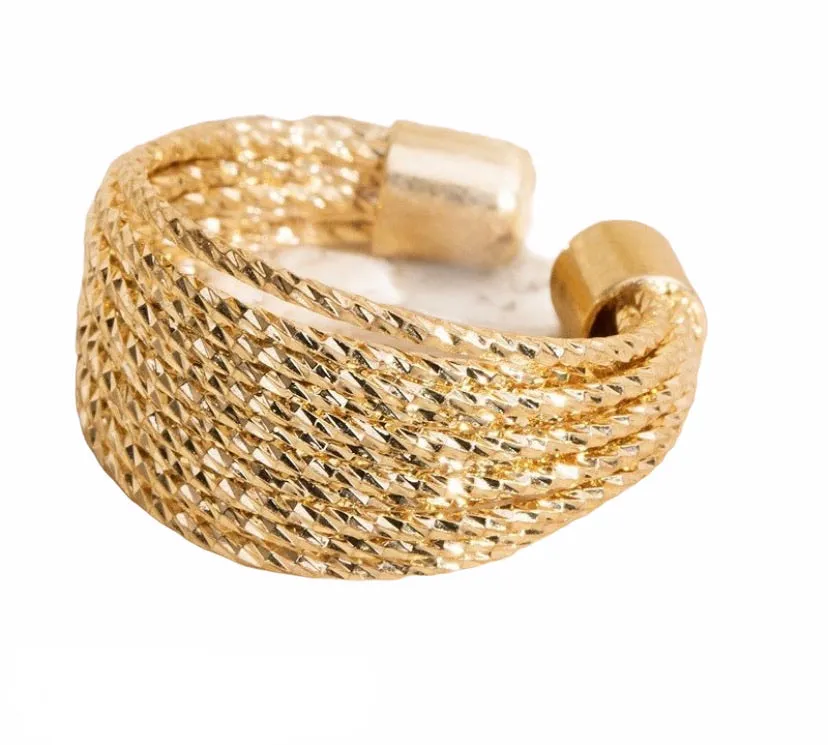 Twisted metal multi layered adjustable ring
