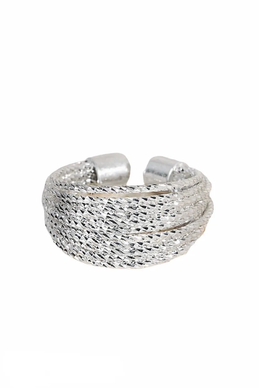 Twisted metal multi layered adjustable ring