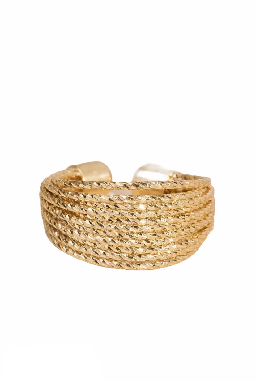 Twisted metal multi layered adjustable ring